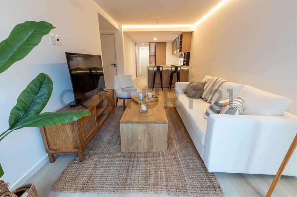 Apartamento con terraza al frente de 2 dormitorios a estr...