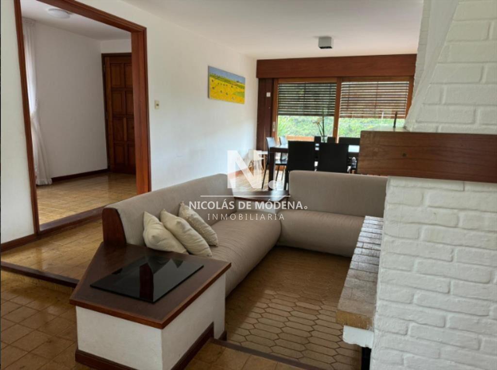 Alquila casa de 3 dormitorios en Brava Punta del Este.