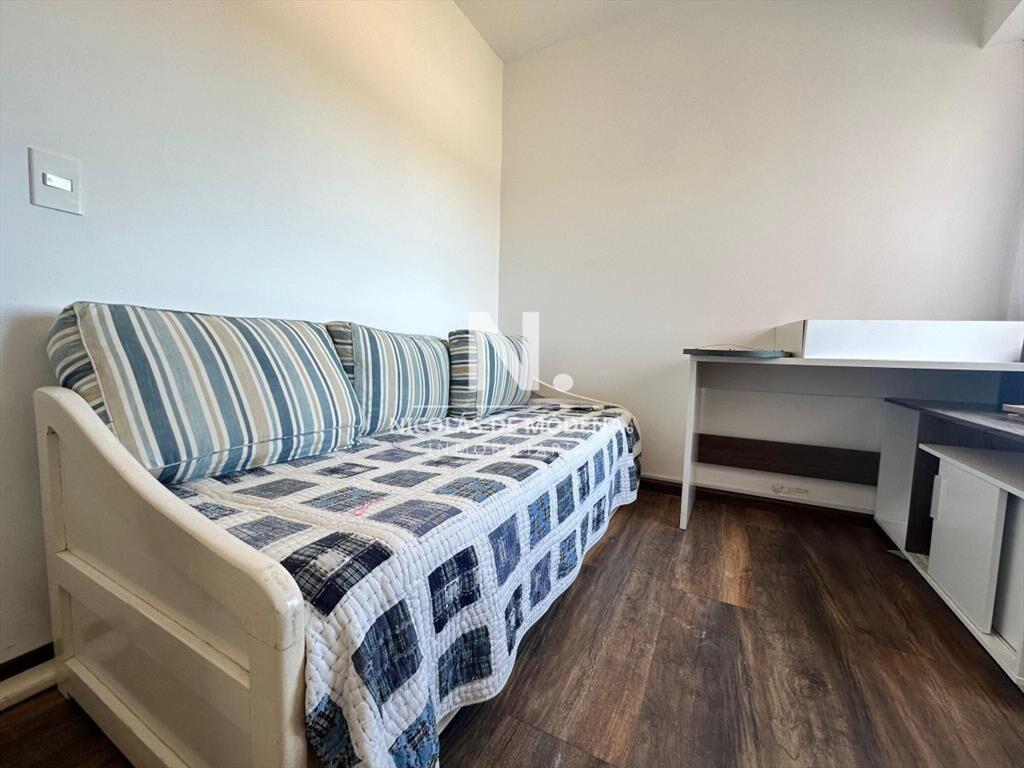 Apartamento de dos dormitorios y dependencia de
