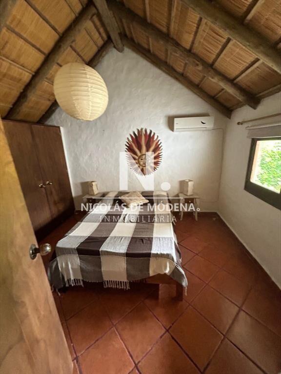 Vende casa con gran terreno en Pinares, Punta del