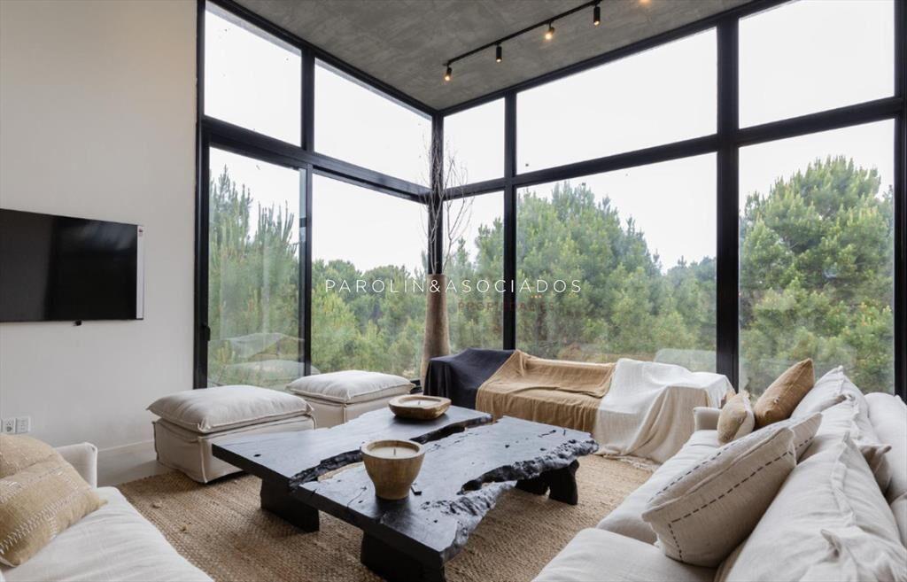 Casa de 4 Dormitorios en Venta en Laguna Escondida
