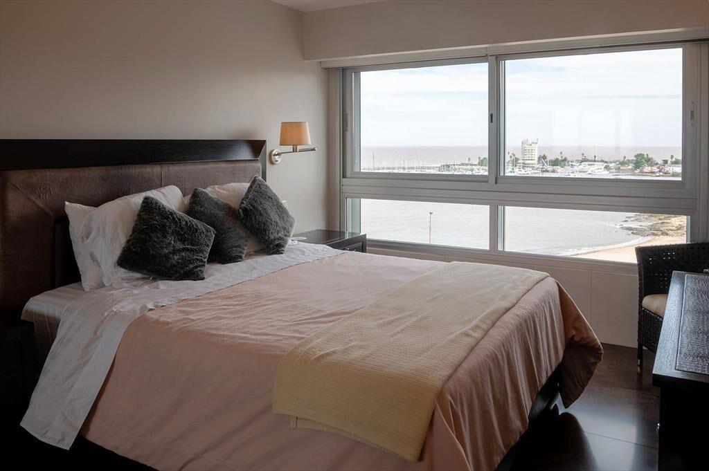 Alquiler Apartamento Amueblado 3 dormitorios y Garaje Buceo