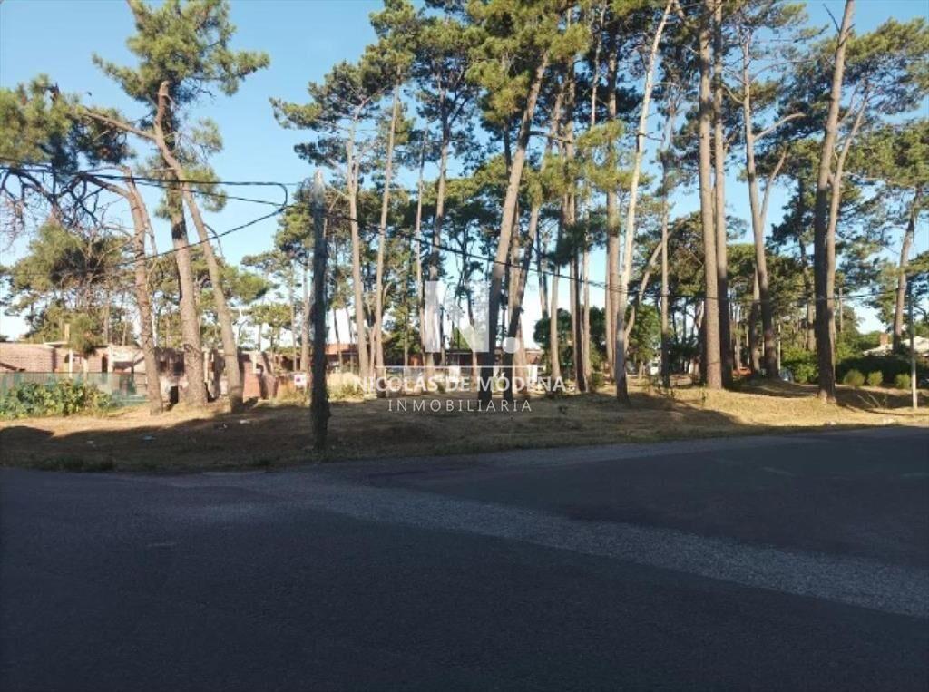 En venta terreno esquinero, en Punta del Este.