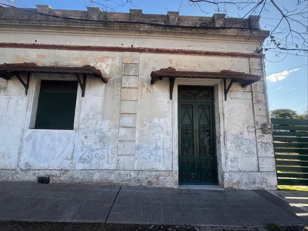 Venta de Casa en Colón, todo a reciclar, sobre Avda. Garzón.