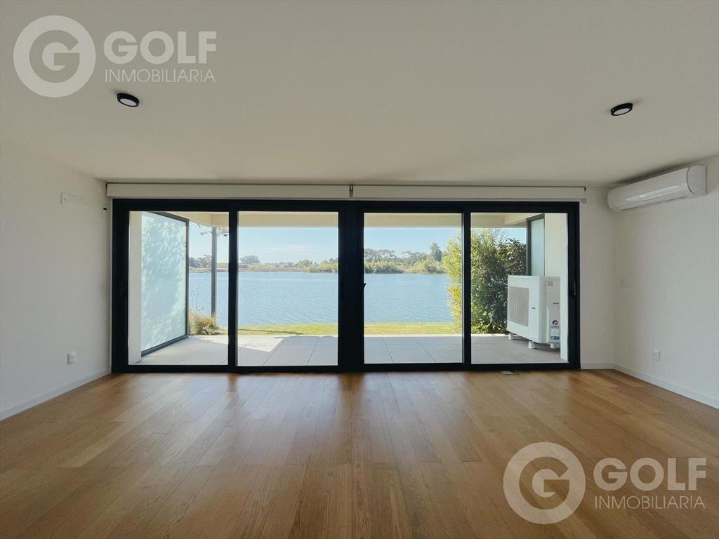 Venta de Villa de 4 dormitorios en Carrasco Boating