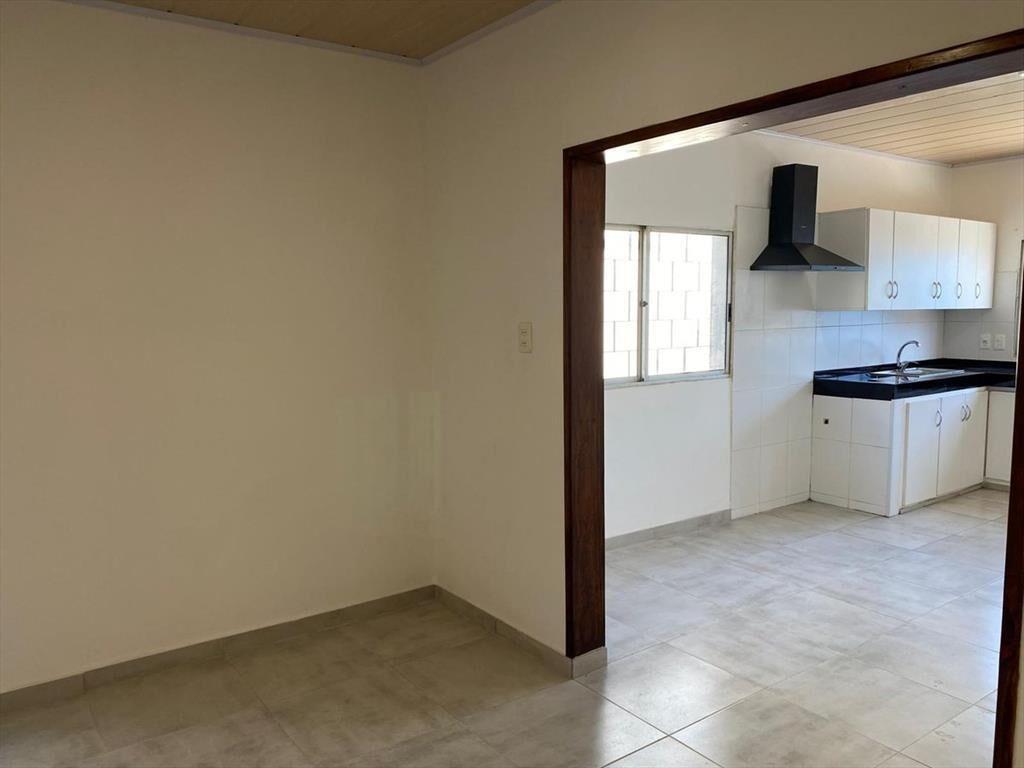 Alquiler casa tres dormitorios y cochera en Pando