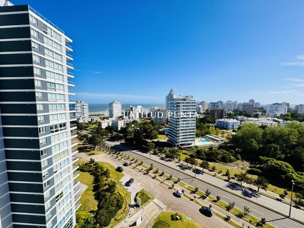 One, amplio apartamento de 3 suites