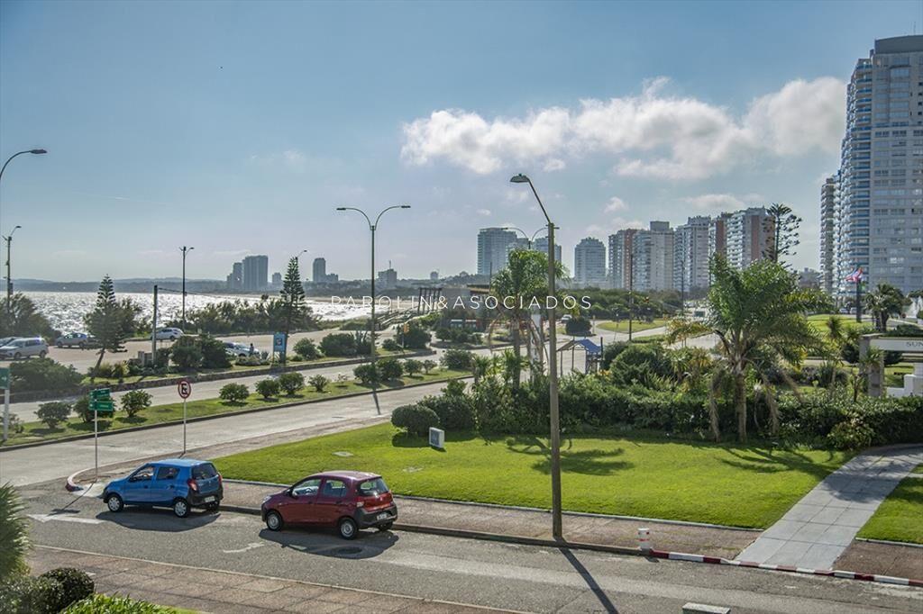 Hermoso apartamento en venta de 3 dormitorios en edificio M
