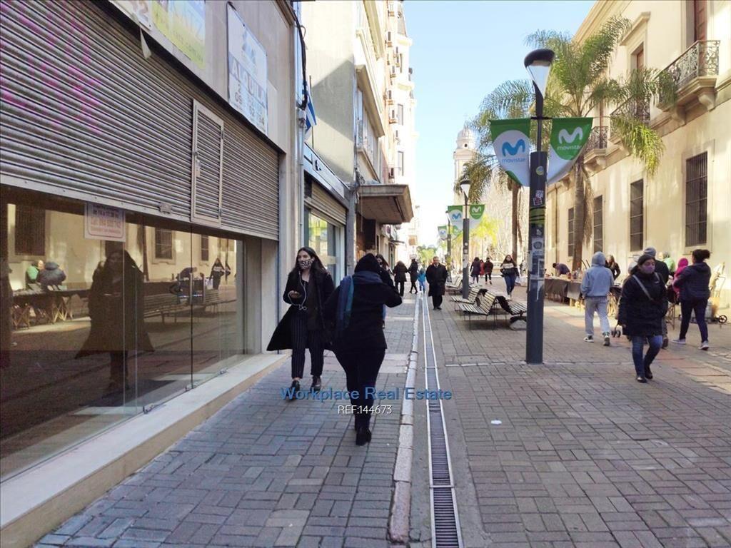 GRAN LOCAL COMERCIAL CON EXCELENTE VISIBILIDAD EN PEATONAL