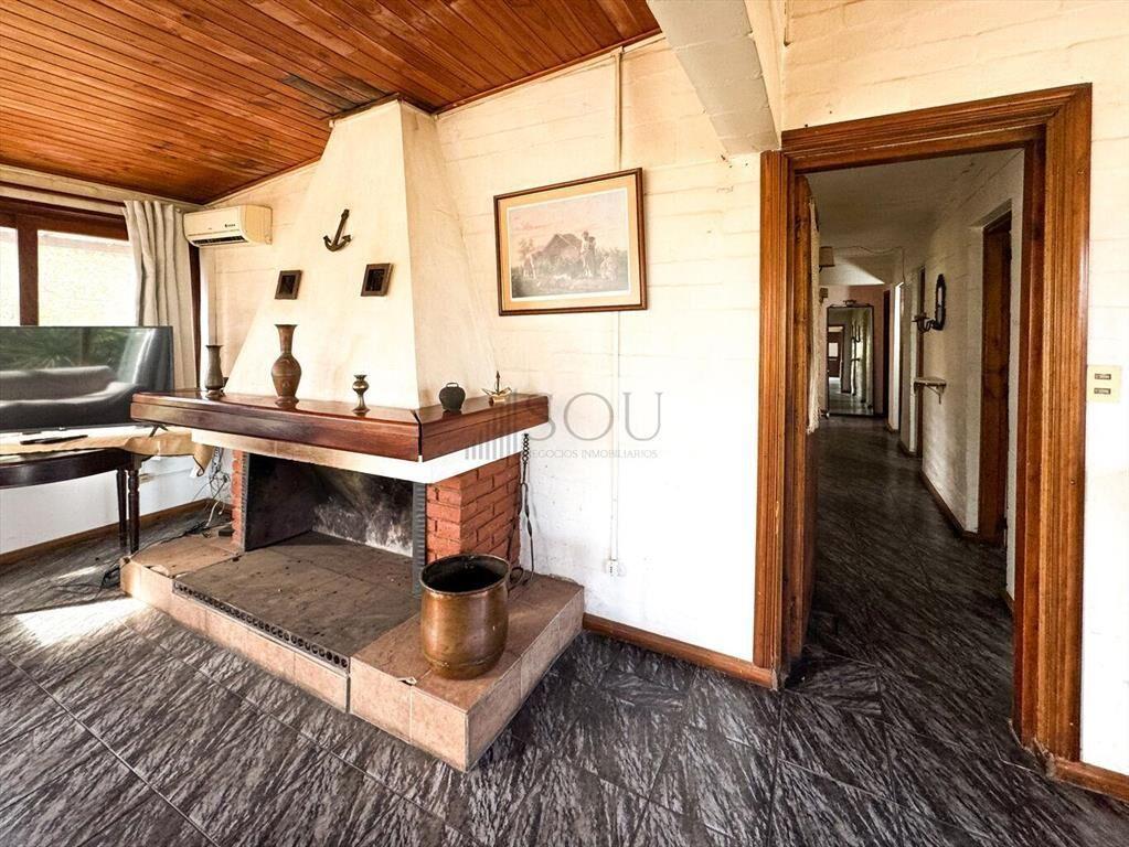 VENTA DE CASA CUATRO DORMITORIOS EN PUNTA COLORADA