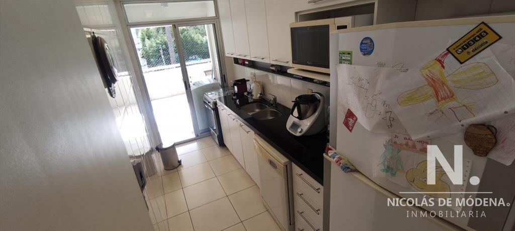 Oportunidad de compra. Vende apartamento de 3 dormitorios e