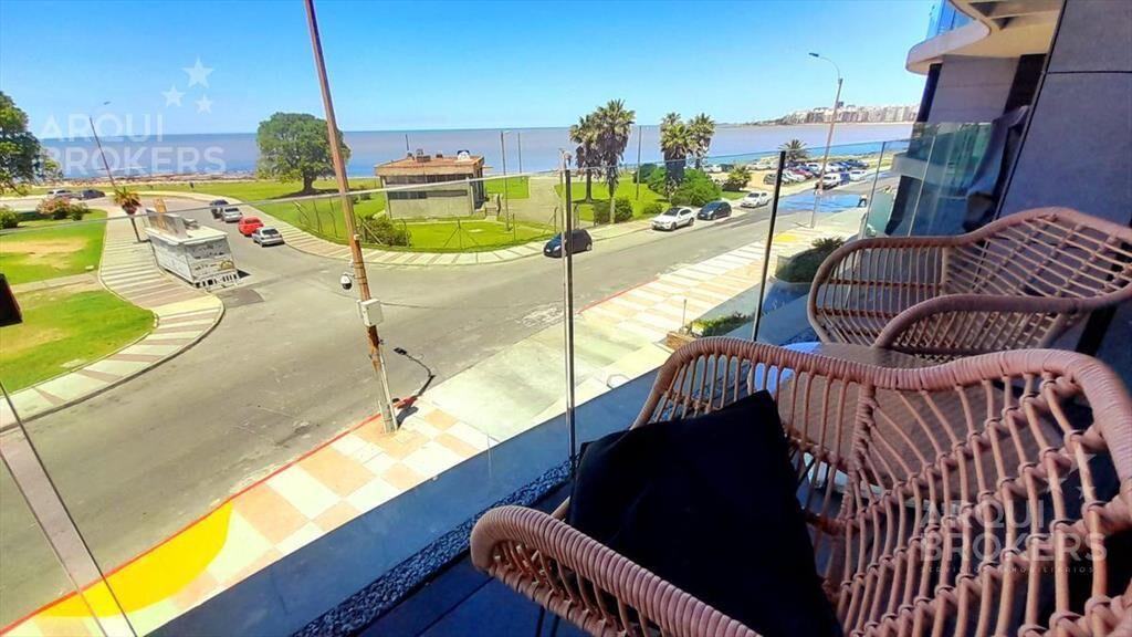 Venta apartamento dos dormitorios en Puerto del Buceo con