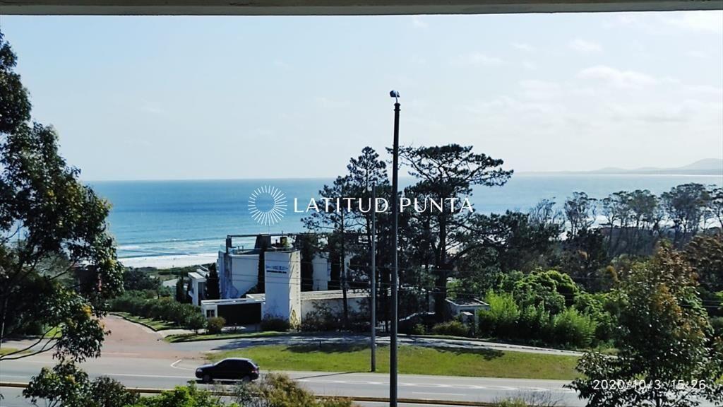 Casa en Punta Ballena con vista al mar