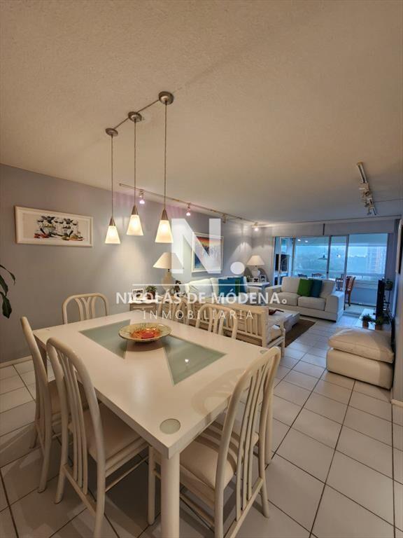 Vende apartamento de 2 dormitorios en Punta del