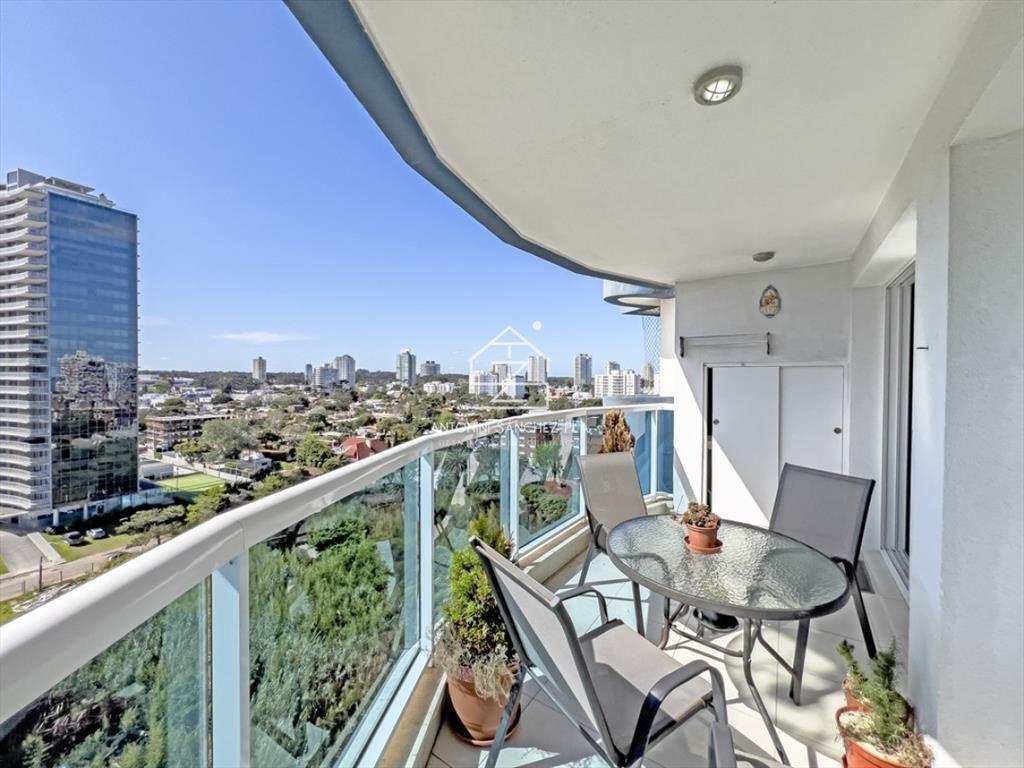 Apartamento de dos dormitorios ubicado sobre la mansa.