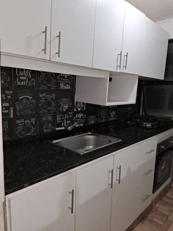 Apartamento en venta 3 dormitorios, cochera y patio, piedra