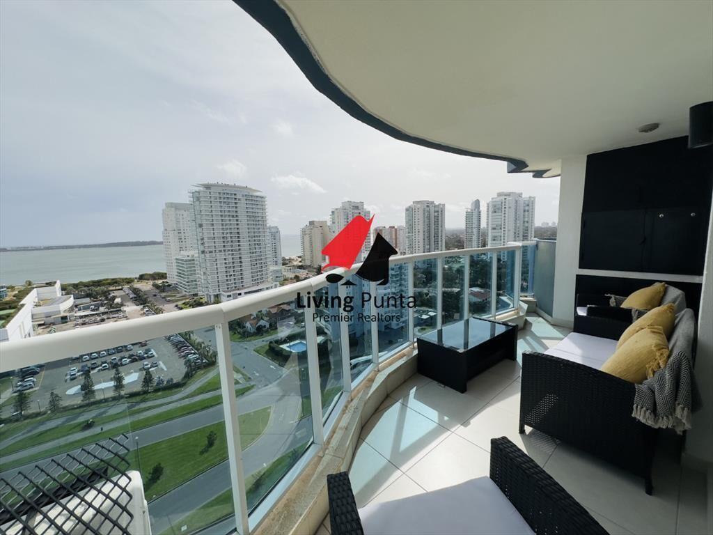 Venta de apartamento de 2 dormitorios Playa mansa con parri