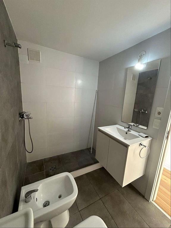 Alquiler apartamento 2 dormitorios con garaje en Tres Cruce