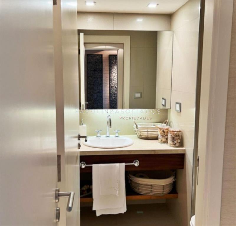 Apartamento en venta de 3 dormitorios + en Punta