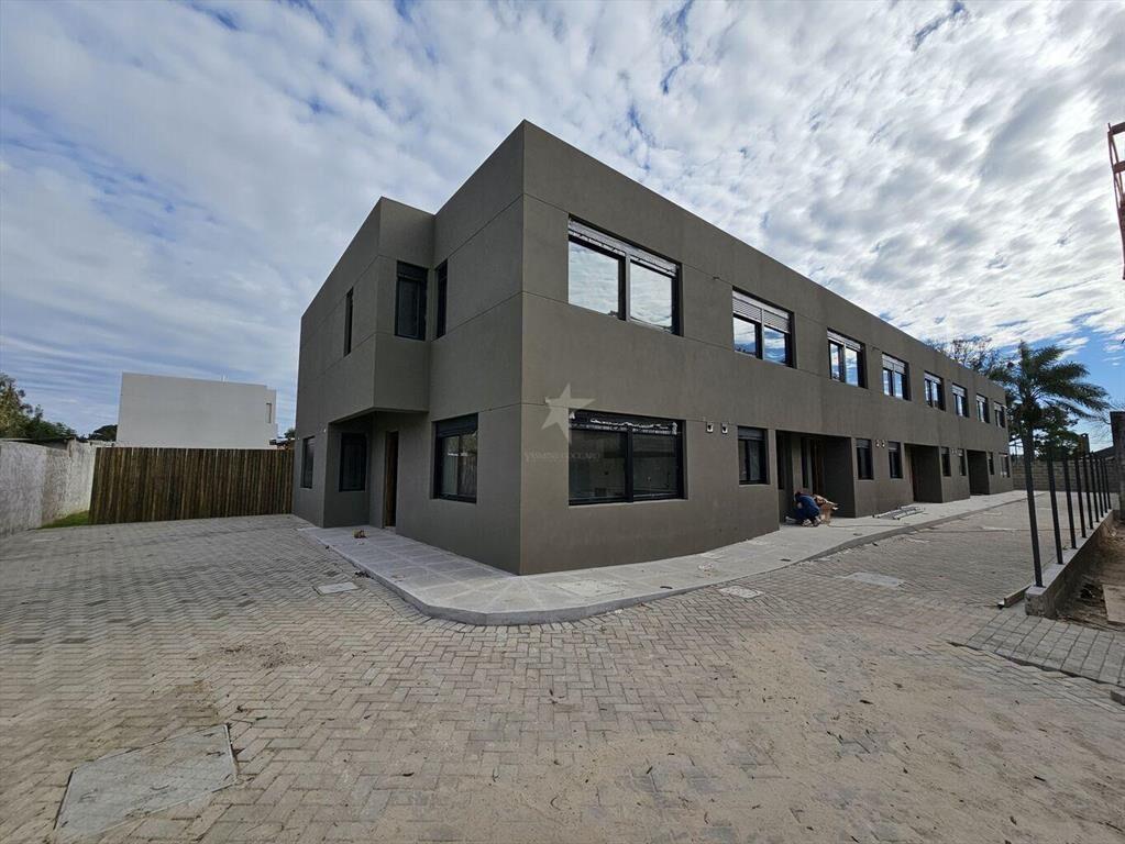 VENTA CARRASCO CASA 3 DORM - GGE- PATIO - PARRILLERO