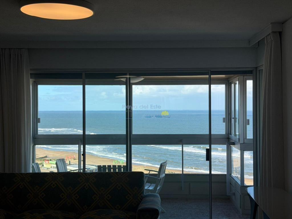Apartamento de 3 dormitorio en alquiler anual e ,