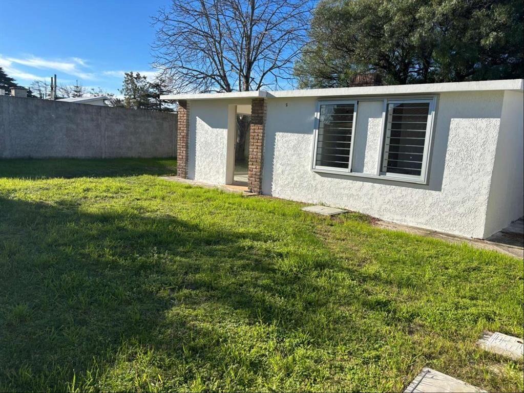 A METROS DE AV. GESTIDO 2 dormitorios 2 baños Solymar Alqui