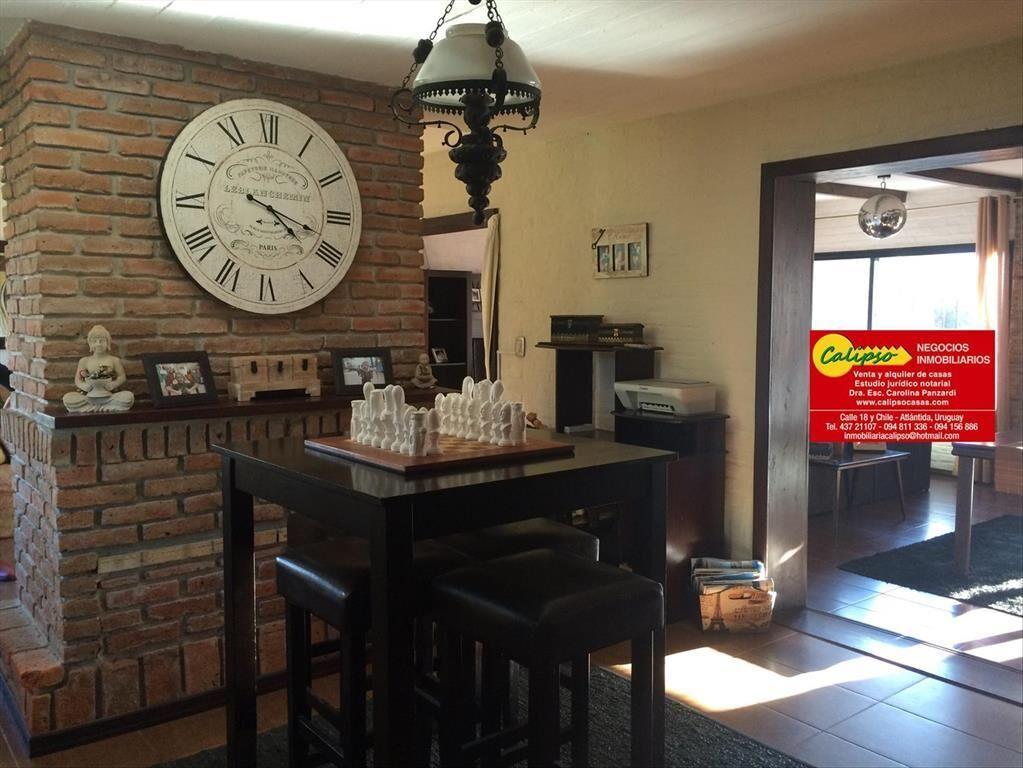 Venta de Casa con Piscina -Próxima a la Playa Mansa- Atlánt