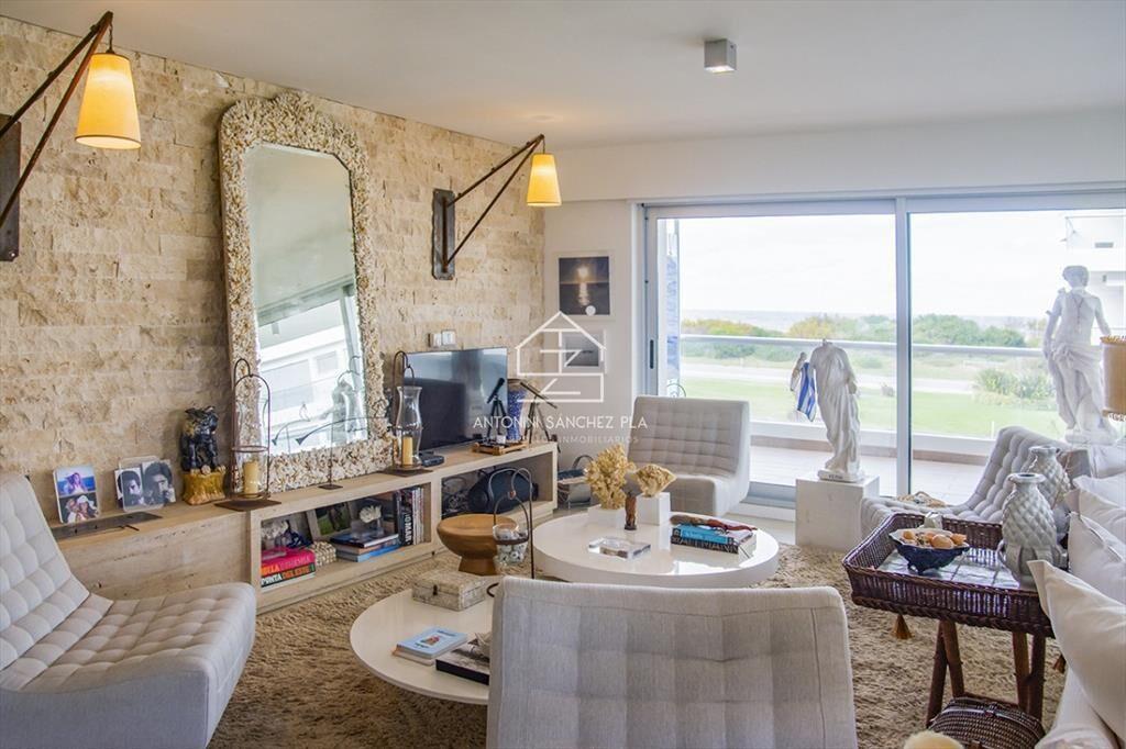 Vende espectacular apartamento en Brava de 3 dormitorios.