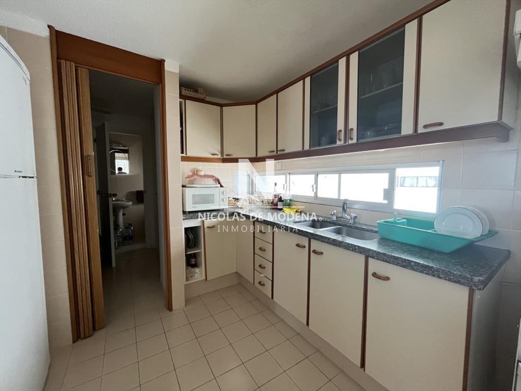 con piscina,garage y serv de mucama,vista total