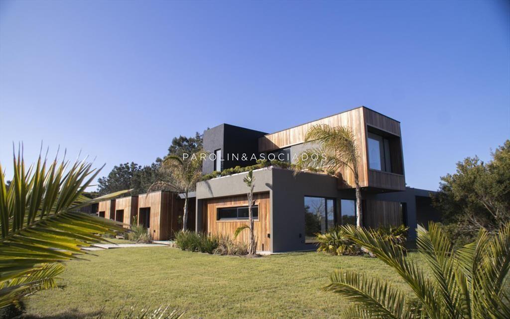Hermosa casa en venta de 4 dormitorios en Laguna