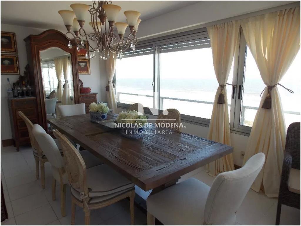 Departamento frente a Playa Brava de 3 dorm + en