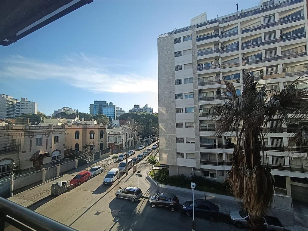 Apartamento amoblado en pocitos, excelente punto, cercano a