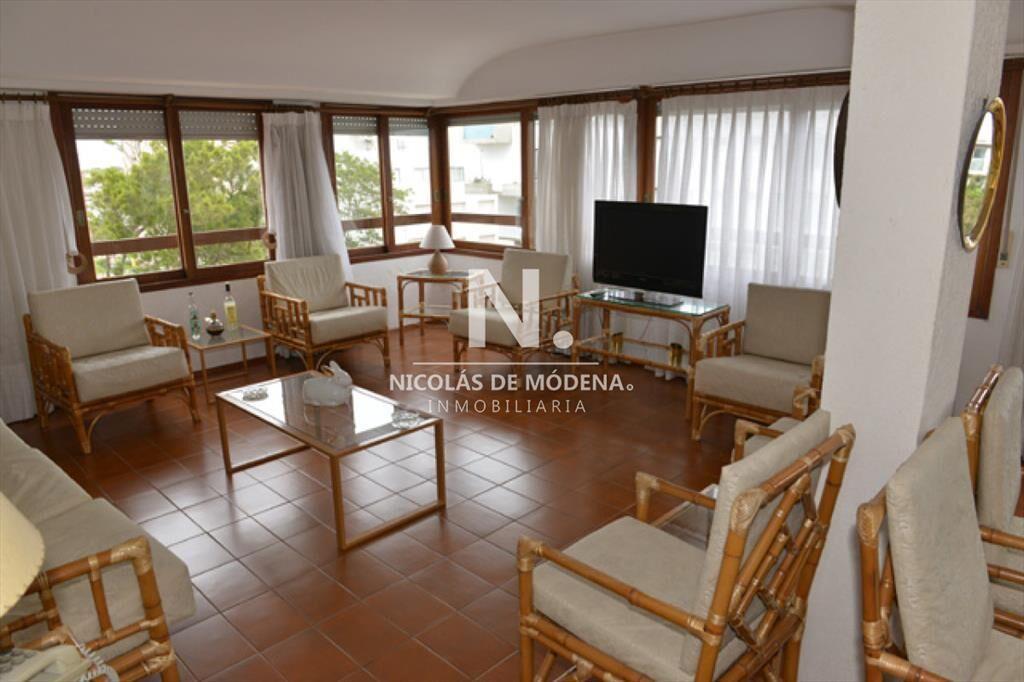 Amplia planta, departamento de 4 dorm + dep en venta, en Pe