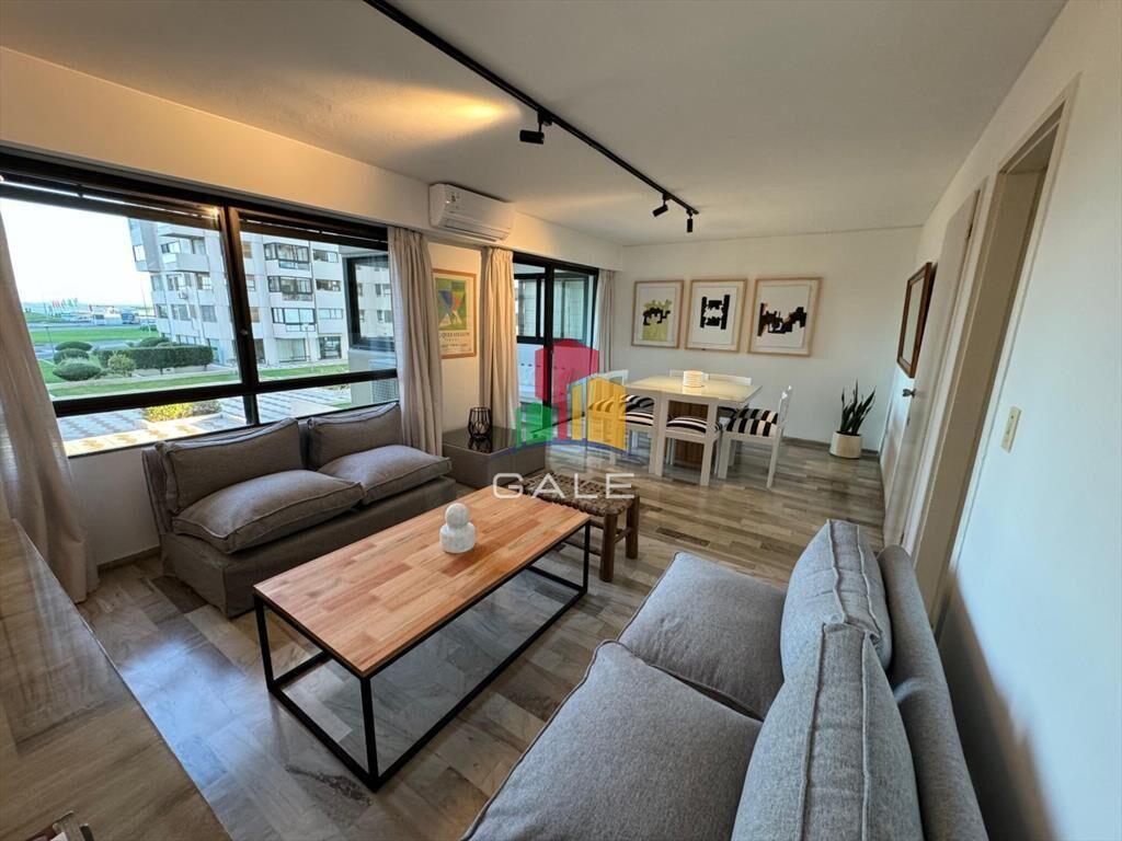 Apartamento de 3 dormitorios en venta y alquiler