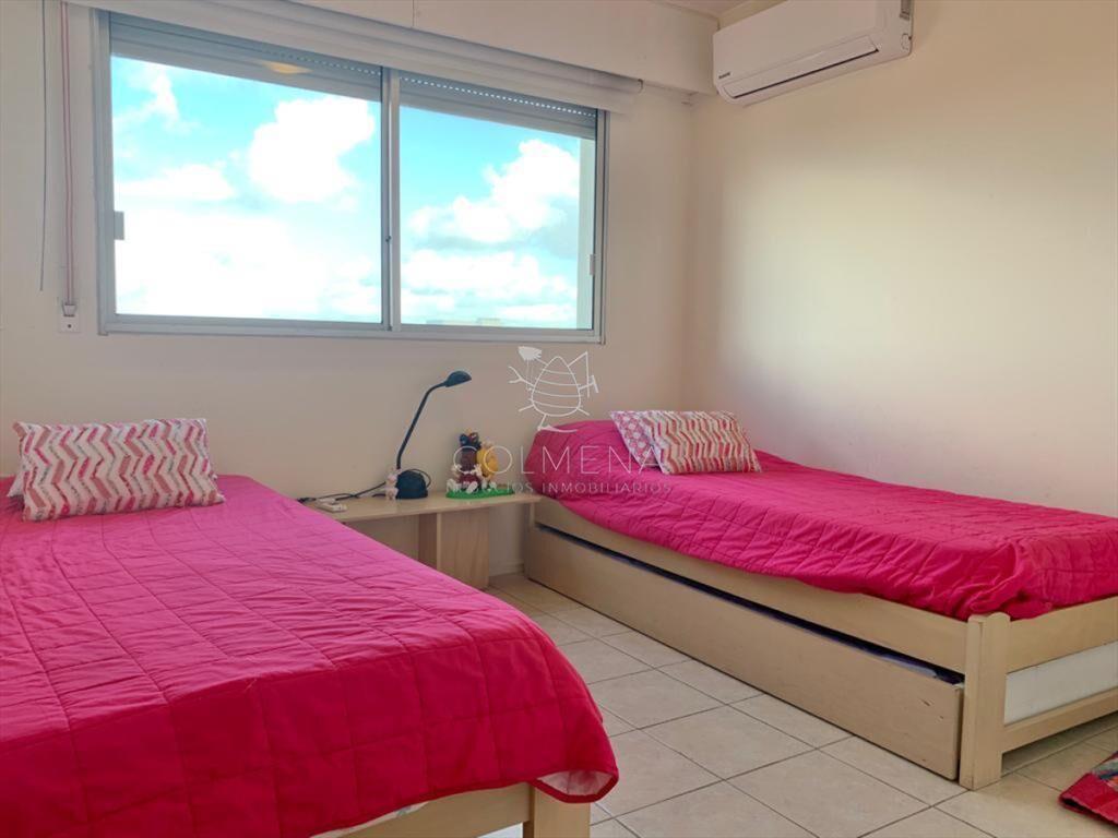 Penthouse Duplex de Tres Dormitorios en Venta + Parrillero