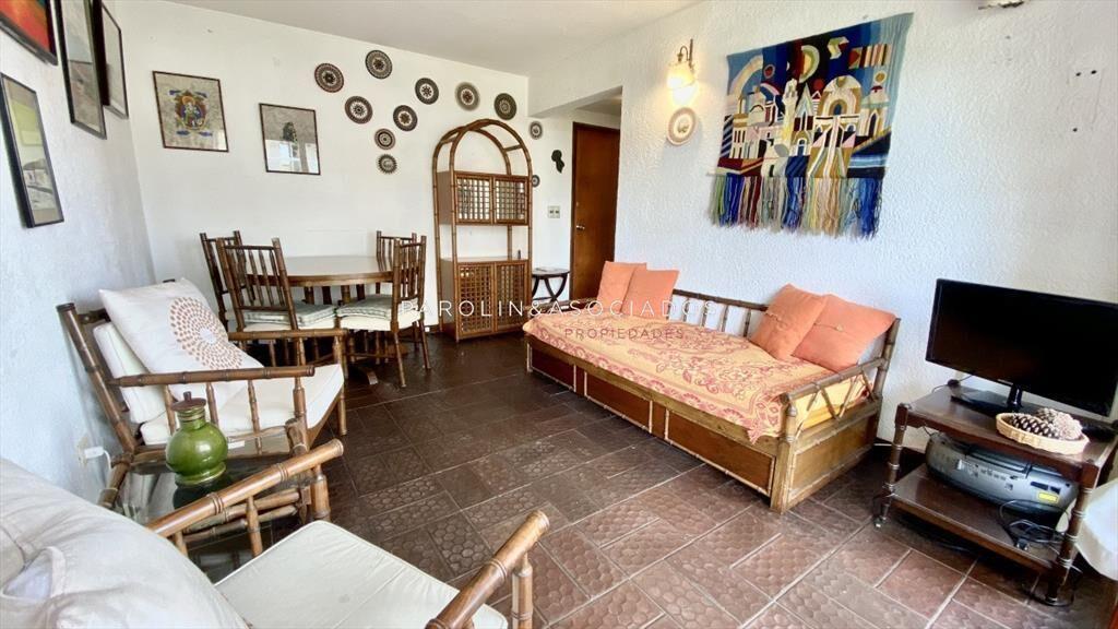 Apartamento en venta a una cuadra del Mar y con Parrillero