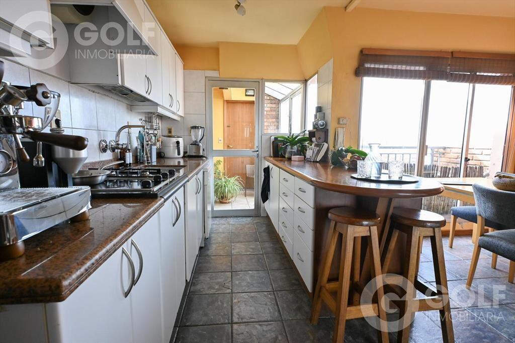 VENTA DE PENTHOUSE TRIPLEX CON 4 COCHERAS Y PARRILLERO EN P