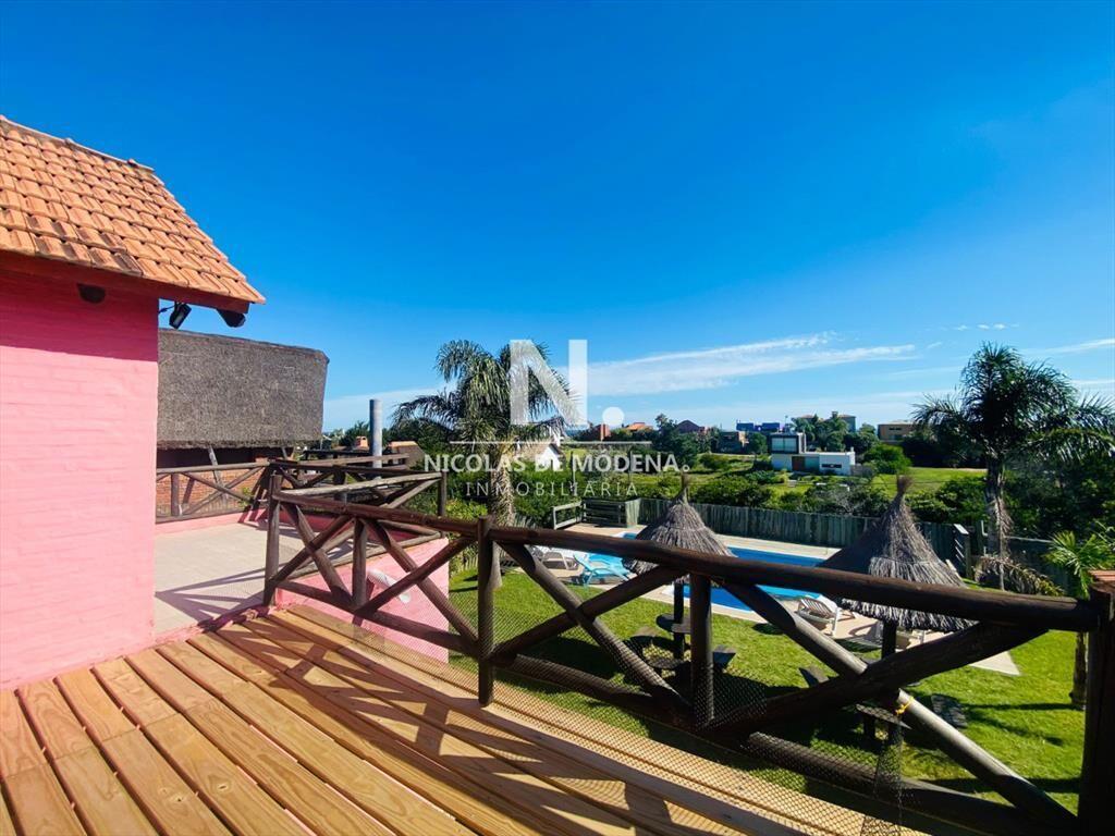 Casa en Alquiler a media cuadra de la playa