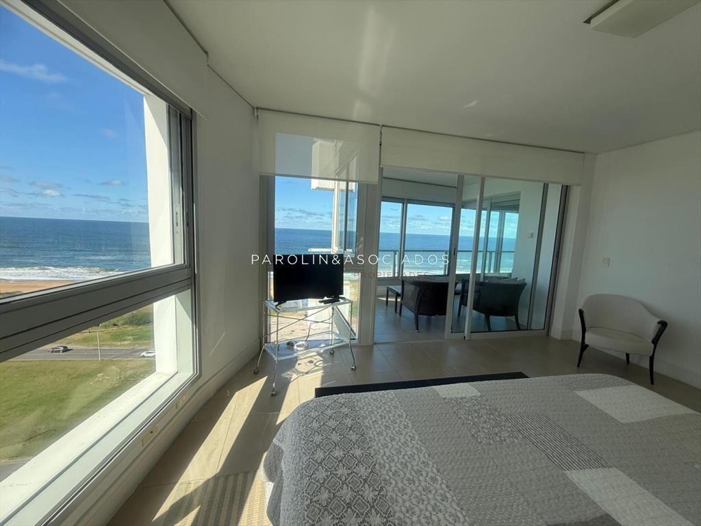 Apartamento en venta de 3 dormitorios en edificio