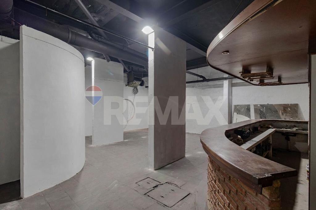 Venta local comercial de 340M2 en Pocitos