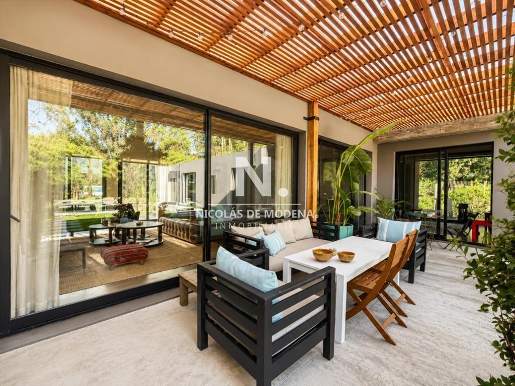 Excelente Casa Minimalista en Barrio Privado, La Arbolada -