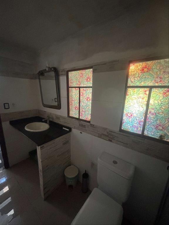 Terreno de 7 hectáreas con tres casas y otras mejoras.