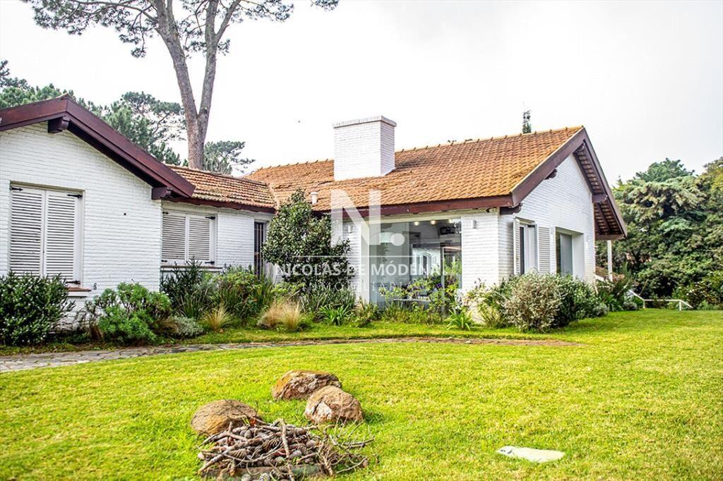 Casa ideal para clinica privada, zona comercial, Punta del