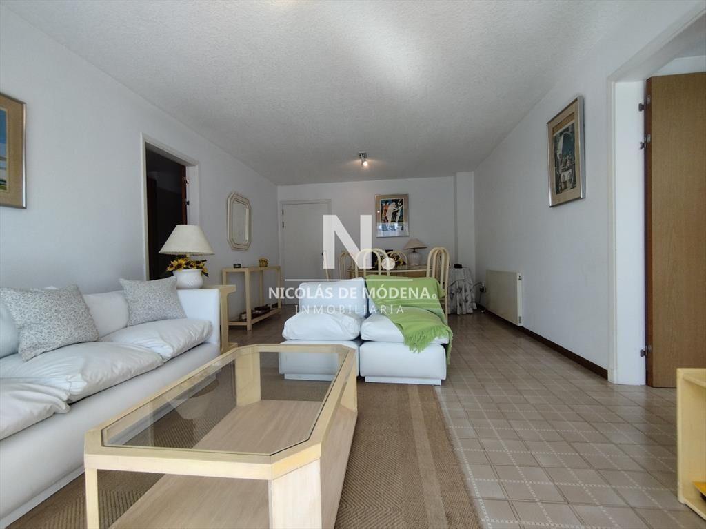Alquiler y venta de apartamento de dos en Punta