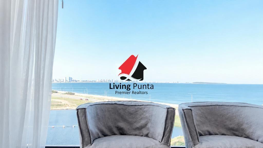 Vende apartamento con vista al mar de 3 suites,