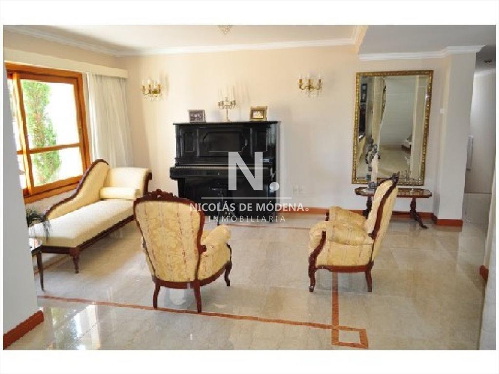 Casa en Mansa a metros del mar de 5 dormitorios en venta.
