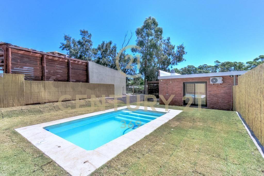 2 Excelentes Casas. Gran PISCINA!! La mejor construcción...