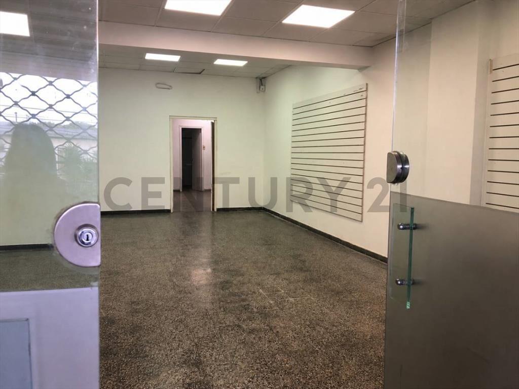 Venta Local comercial 130 m2.2 garajes.Brazo Oriental.Con...