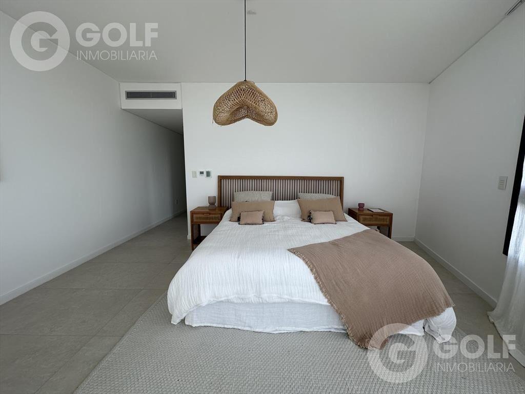 Venta de Penthouse de 3 dormitorios y servicio en Manantial
