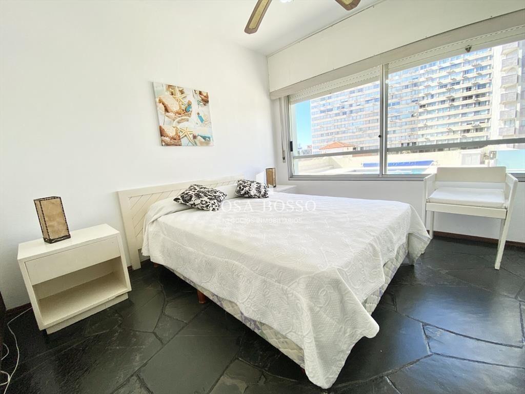 Apartamento, Alquiler, 2 dormitorios, Península, Punta del